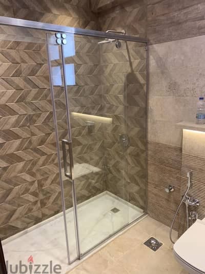 بسعر مميز جدا #للايجار تريبلكس + روف مفروش بالكامل في #ايستاون #سوديك 10