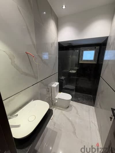 استديو للإيجار / 6