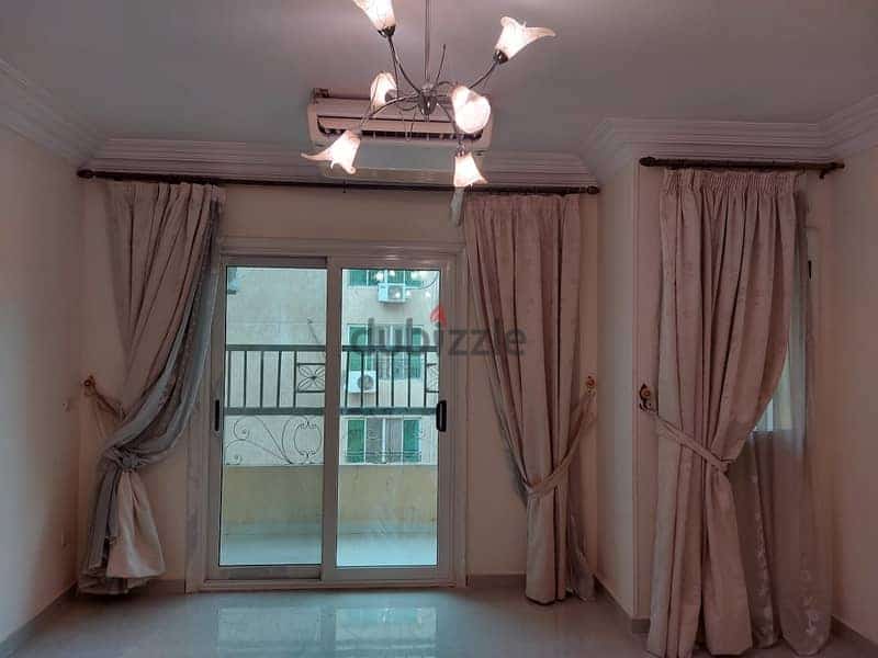 شقة بعمارات المستثمر الصغير مطبخ مودرن وستائر ومكيف بالريسبشن ومراوح 1