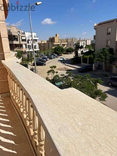 شقة للايجار فى مدينة الشروق – 240م – حى الفيلات 1