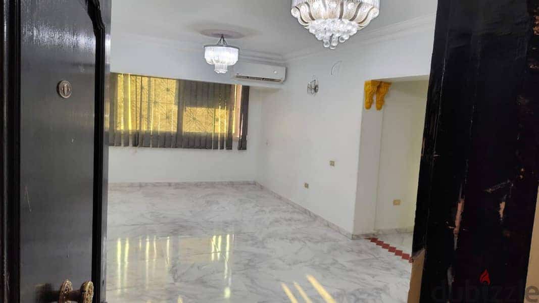 شقه للايجار بها مطبخ وتكيفات تصلح سكنى أو لشركه فى الشيخ زايد 1