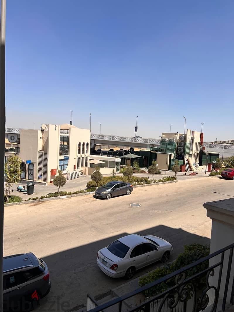 شقة مفروشة للإيجاربالعائلات التسعين الشمالي أمام كوبري النائب العامAUC 1