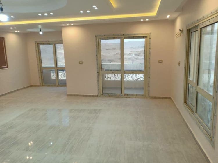 Ground floor apartment 210sqm with garden 3 bedrooms for rent in Sheikh Zayed 8th District 1