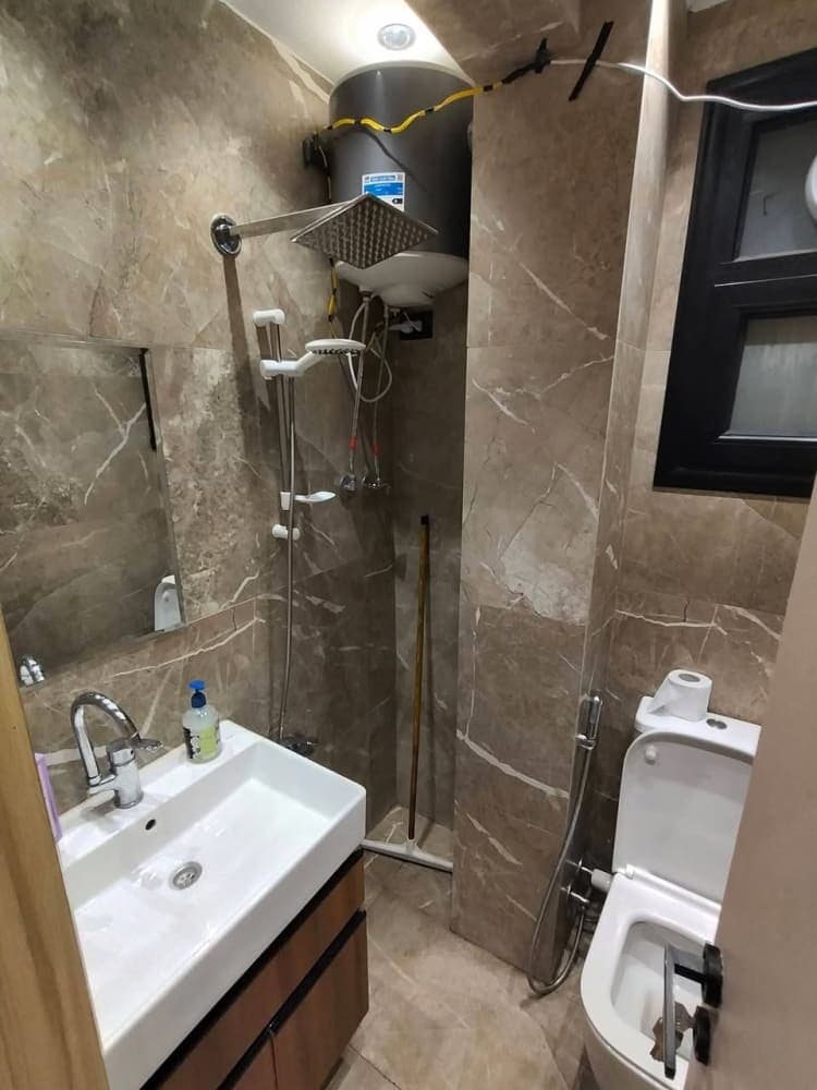 Studio with 2 rooms and a living room for rent in First District 2