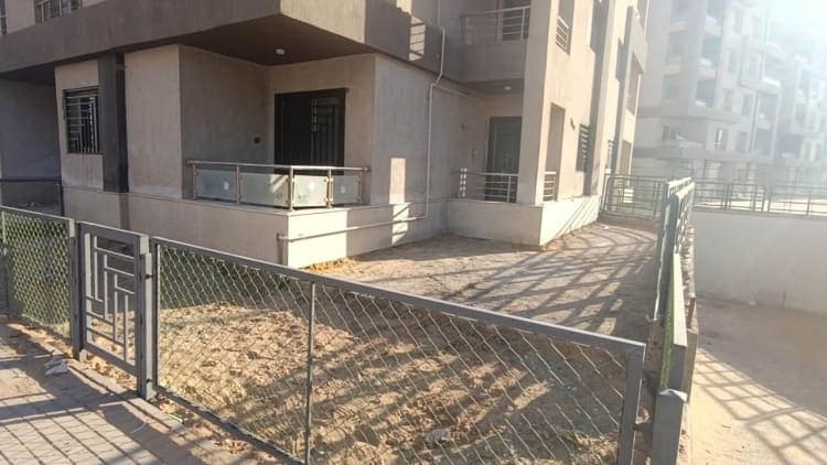 Ground floor apartment with private garden in Cairo University Compound - Sheikh Zayed 5