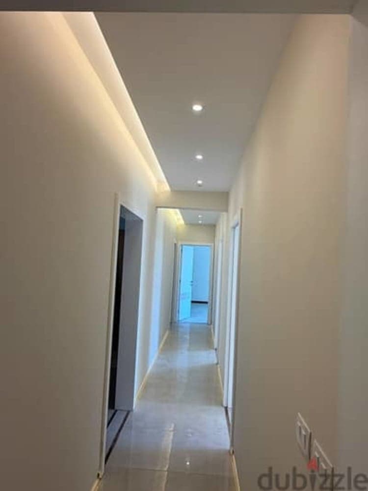 شقة للإيجار في هايد بارك Hyde Park بالمطبخ والتكييفات والدريسنج 5