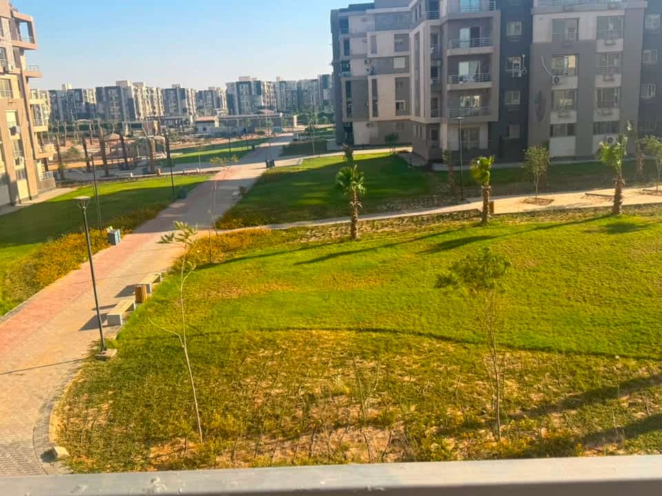 شقة 3 غرف للإيجار في كمبوند جنة زايد 1