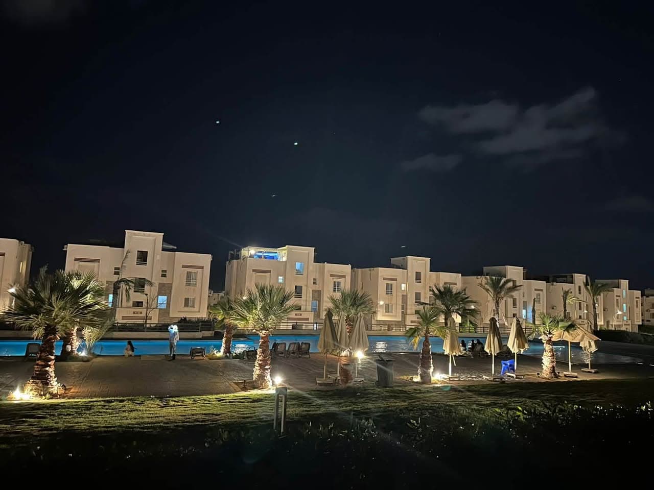 Ground floor 2-bedroom chalet for rent in Amwaj 1