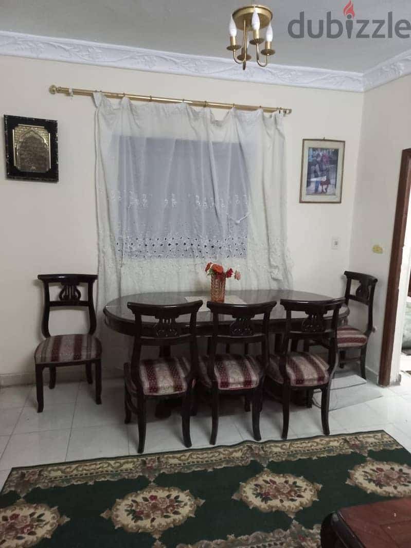 شقة مفروشة سكني جميع الاجهزة بحري ببلكونة وغير مجروحة علي شارع واسع 1