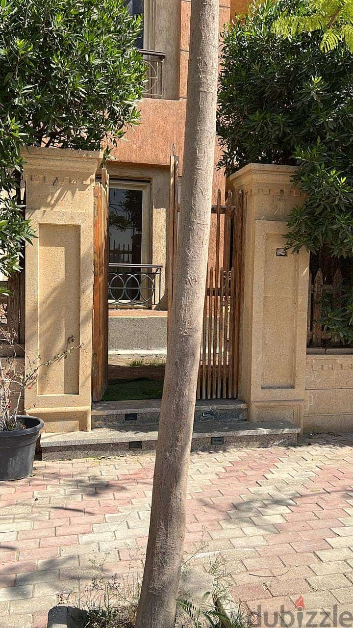 شقة للإيجار بكمبوند الخمايل دور أرضي بحديقة بحرية تشطيب سوبر لوكس 1