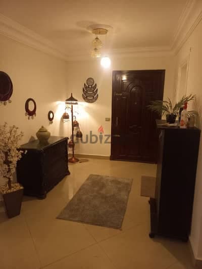 للايجار مفروش شقه روعه 3 غرف + 2 حمام بموقع مميز 2