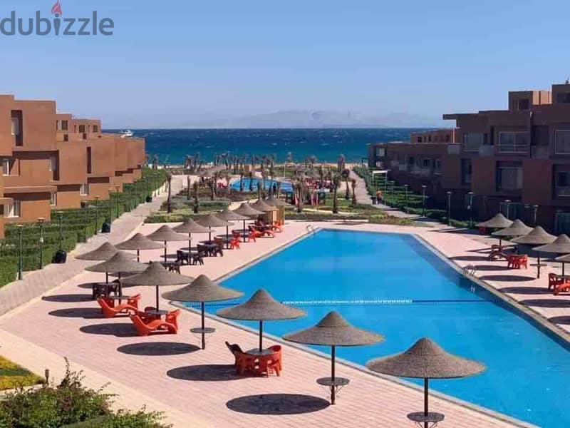 شاليه أرضي 3 غرف بحديقة في ماليبو السخنة فيو بحر وبسين 1