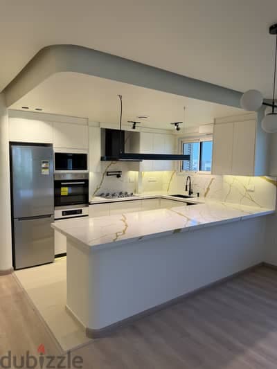 لليجار taj city 3 غرف 3 حمامات نص مفروش 2