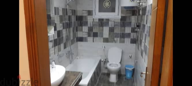 شقه فندقيه بالحى الاول بفرش راقى مكيفه بموقع فريد بالقرب من الجامعات 2